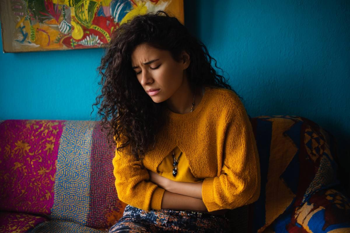 Dolor abdominal frecuente: causas posibles y exámenes recomendados